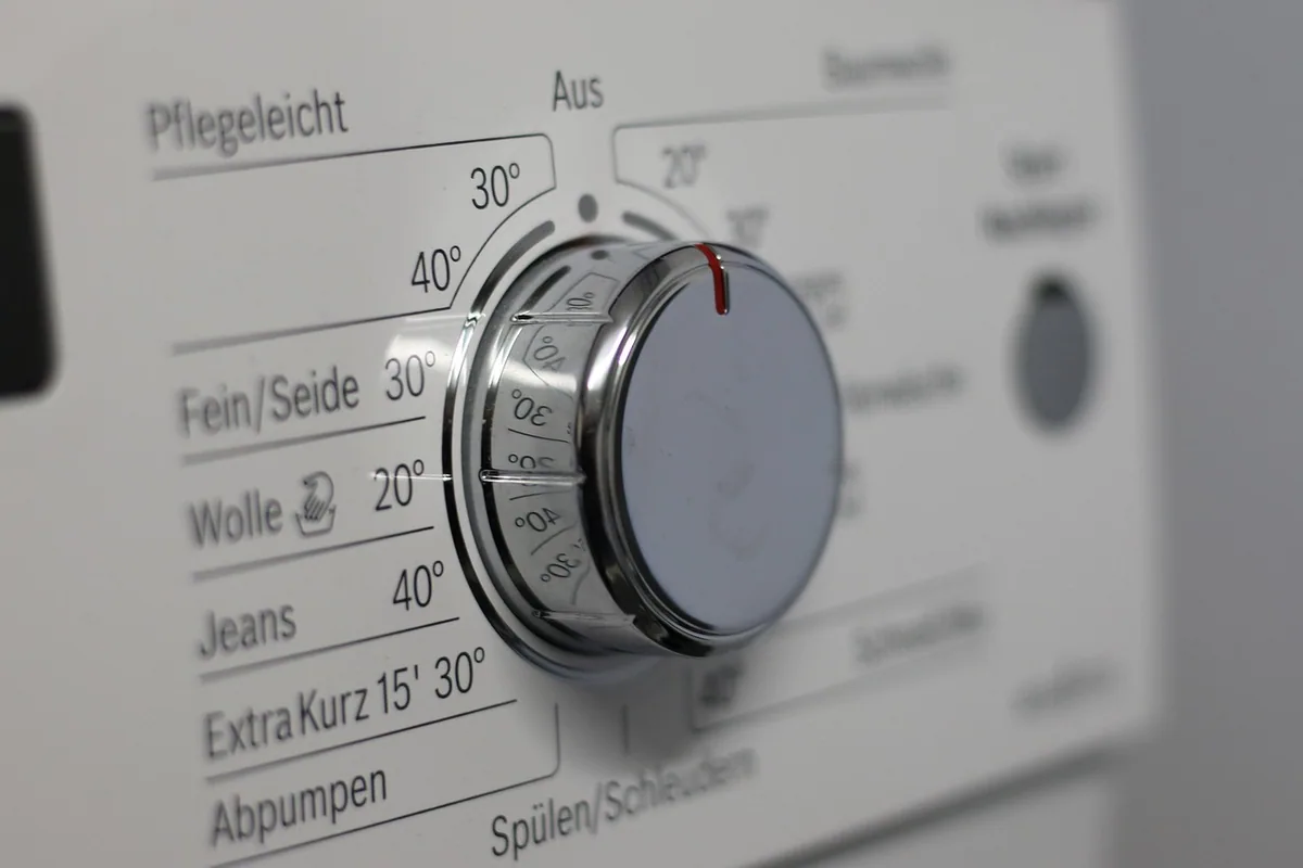 Selector de programas de una lavadora con las temperaturas de lavado